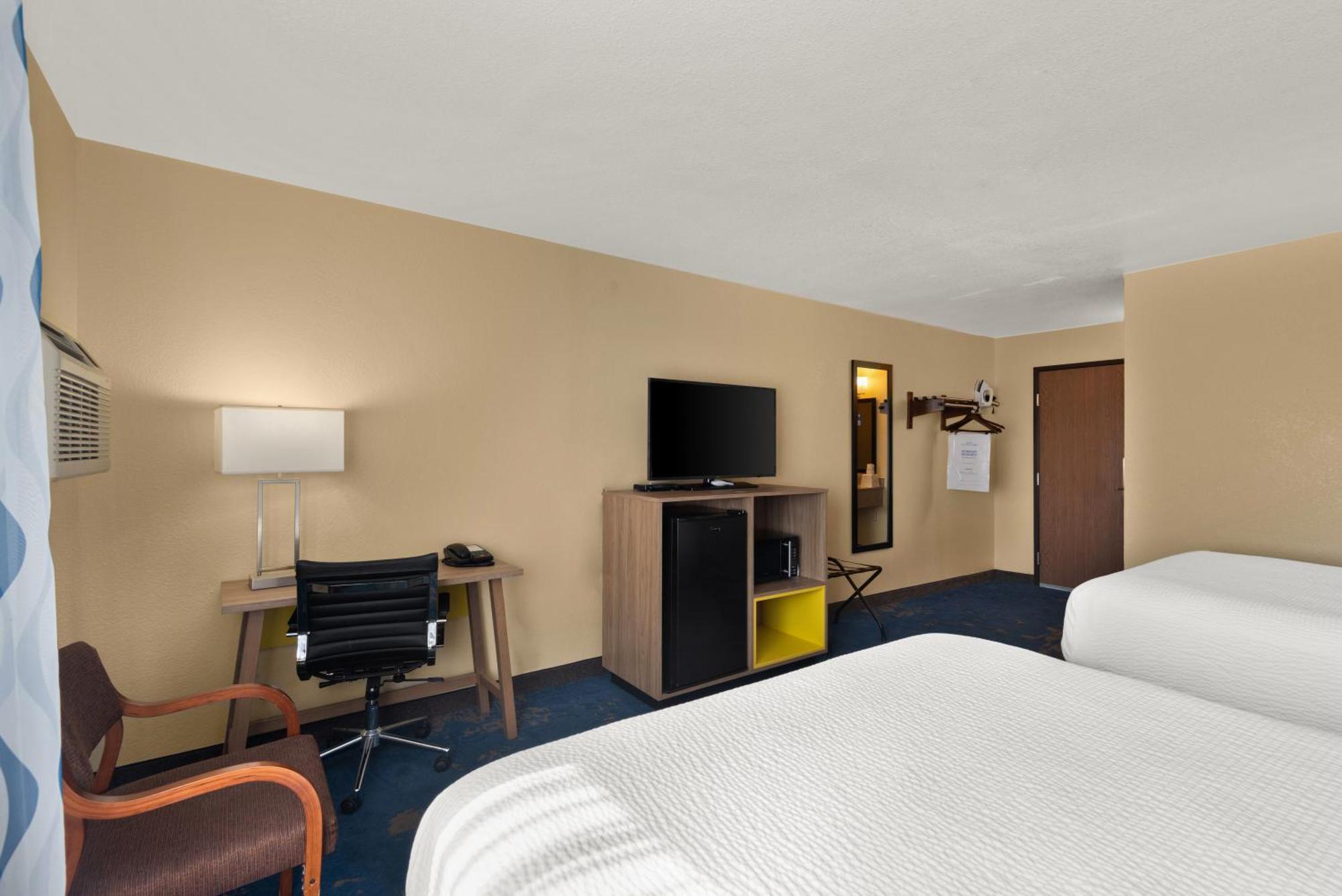 Days Inn By Wyndham Newton Exterior photo
