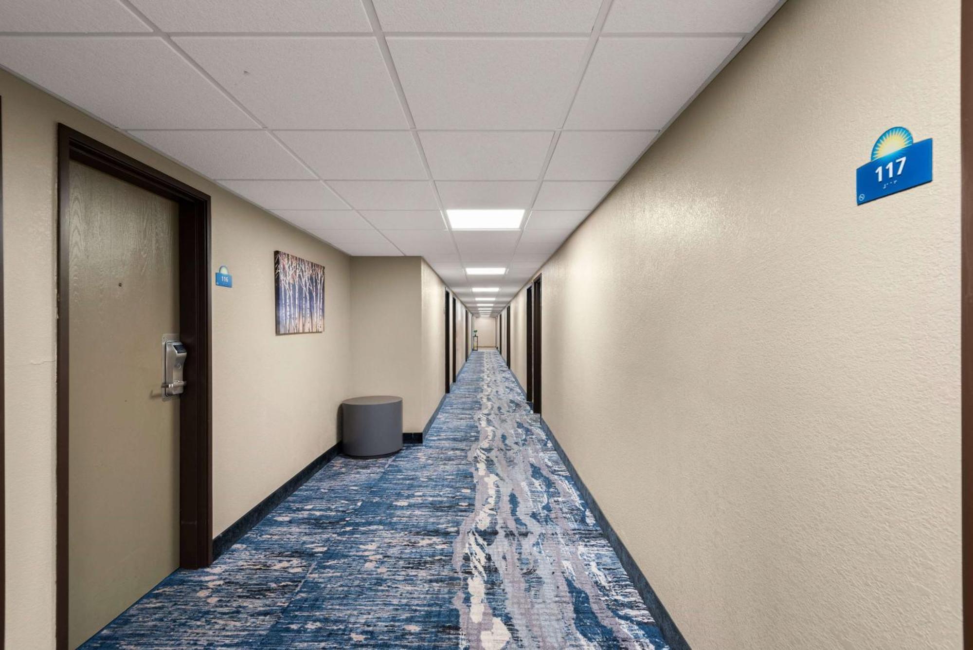 Days Inn By Wyndham Newton Exterior photo