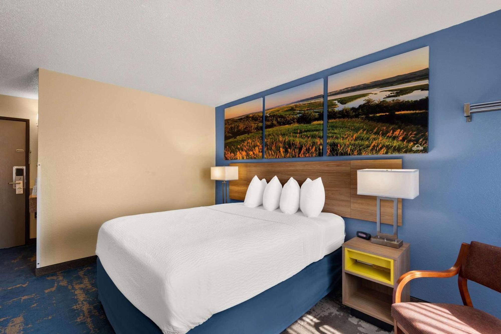 Days Inn By Wyndham Newton Exterior photo