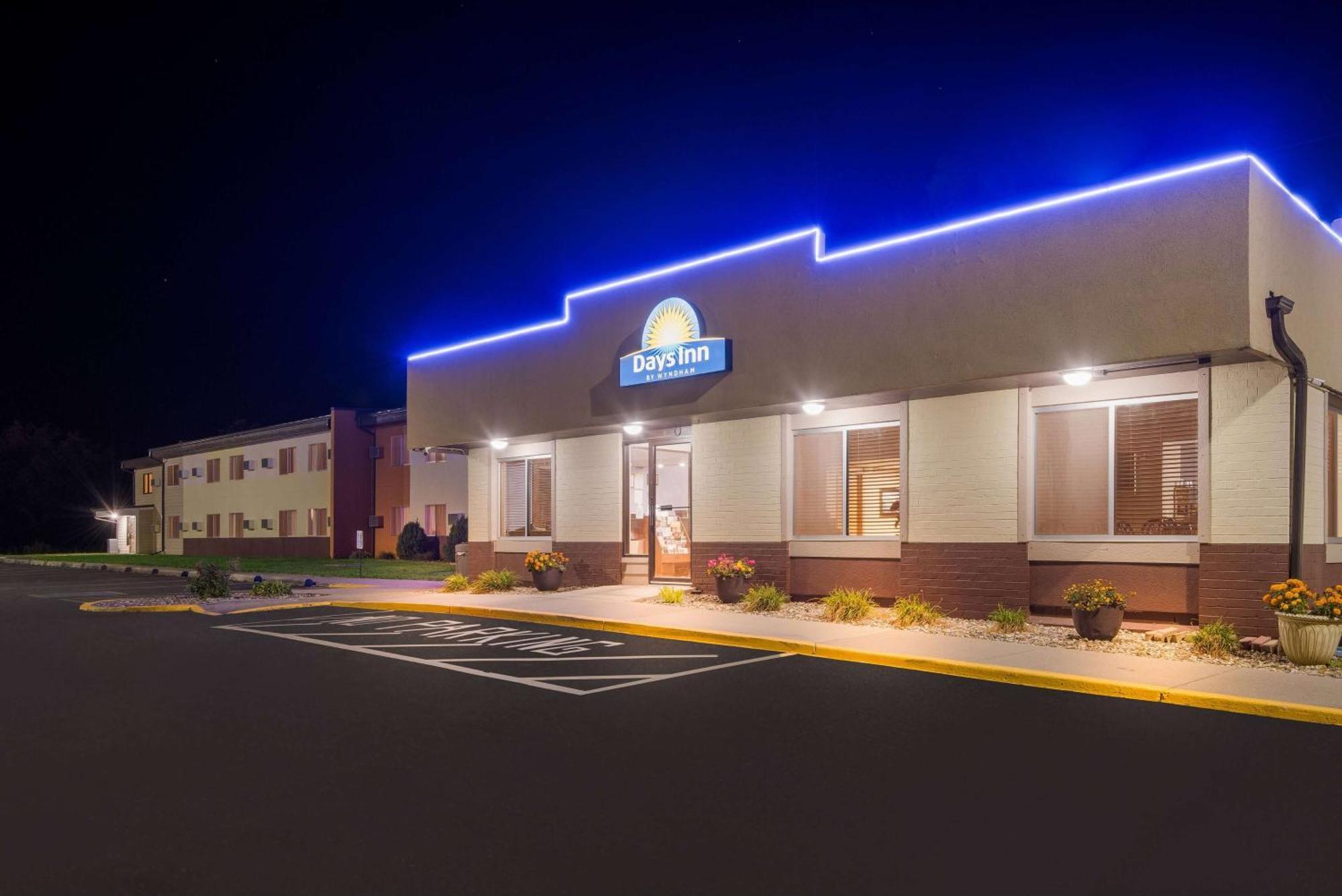 Days Inn By Wyndham Newton Exterior photo