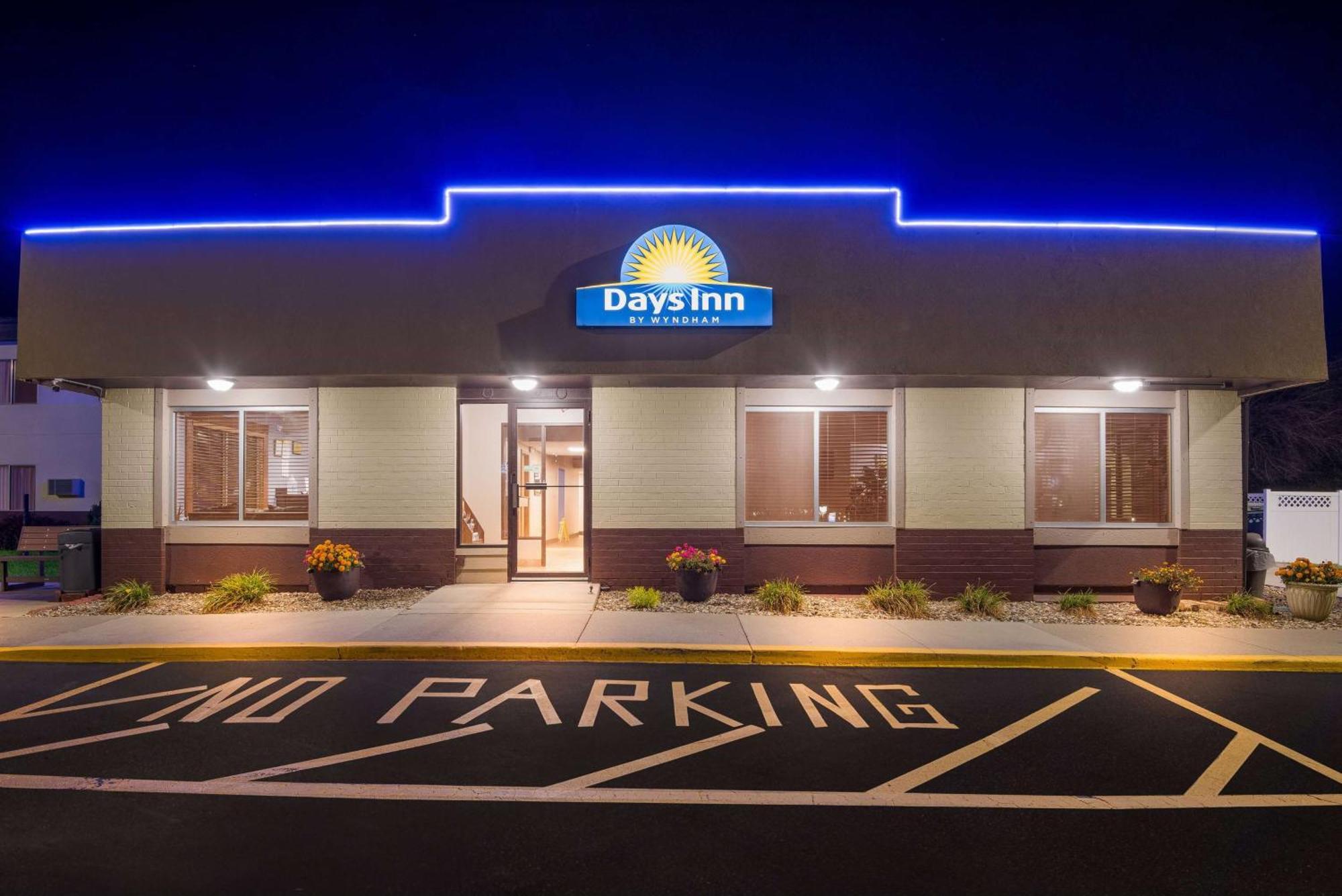 Days Inn By Wyndham Newton Exterior photo