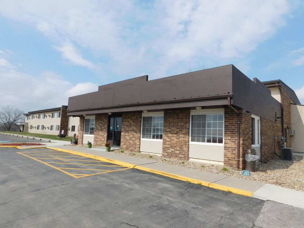 Days Inn By Wyndham Newton Exterior photo